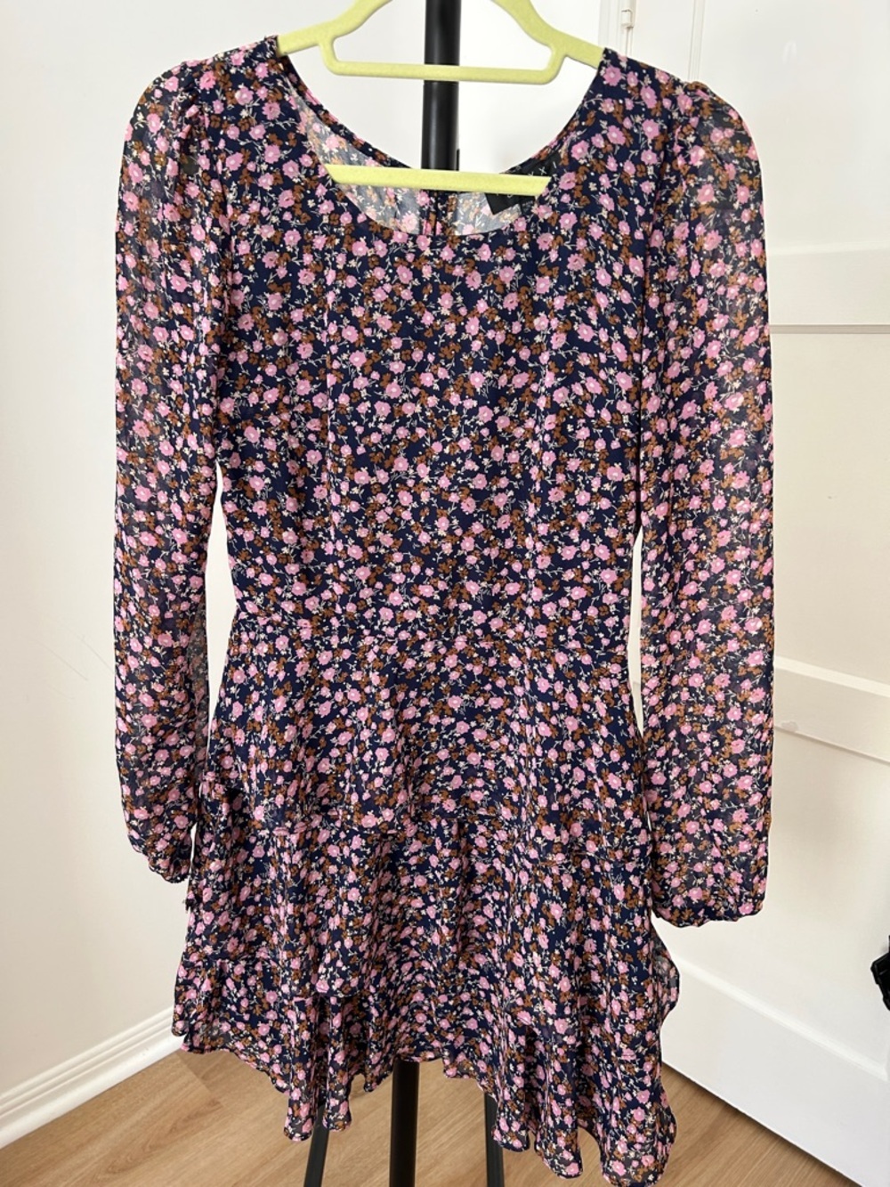Trixxi Dress. Size small. PTP 16”. Sheer sleeves and back. Inside liner.